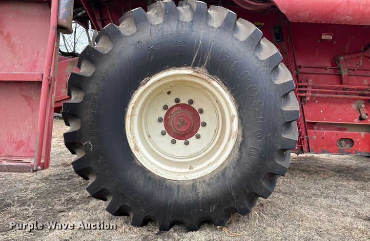 image for item JD9629 1980 International 1460  combine