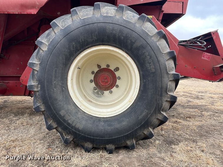 image for item JD9629 1980 International 1460  combine