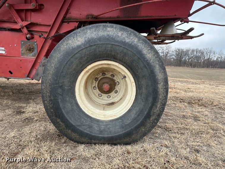 image for item JD9629 1980 International 1460  combine