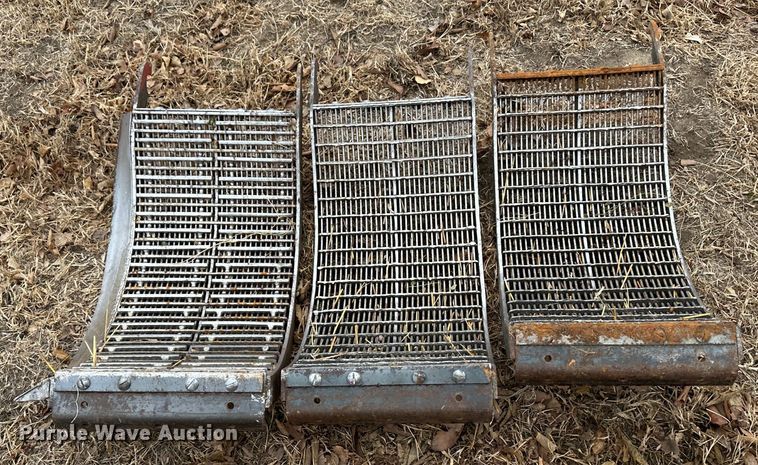 image for item JD9629 1980 International 1460  combine