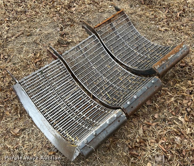 image for item JD9629 1980 International 1460  combine