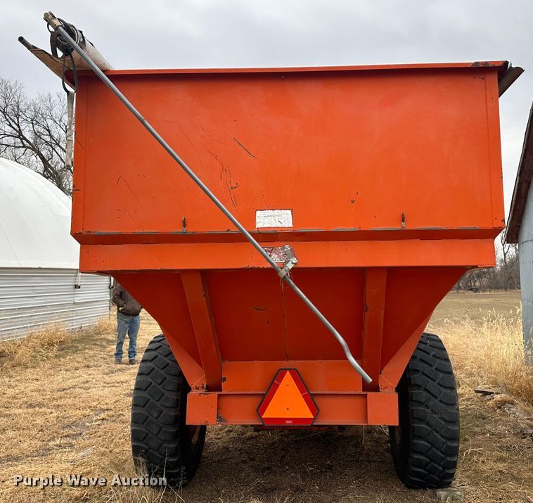 image for item JD9631 UFT  grain cart