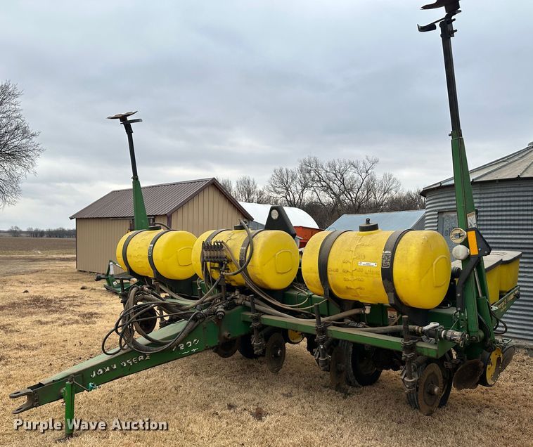 image for item JD9635 John Deere 7200  planter