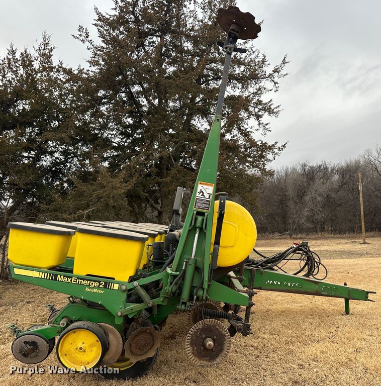 image for item JD9635 John Deere 7200  planter