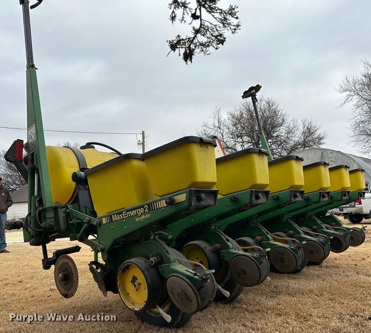 image for item JD9635 John Deere 7200  planter