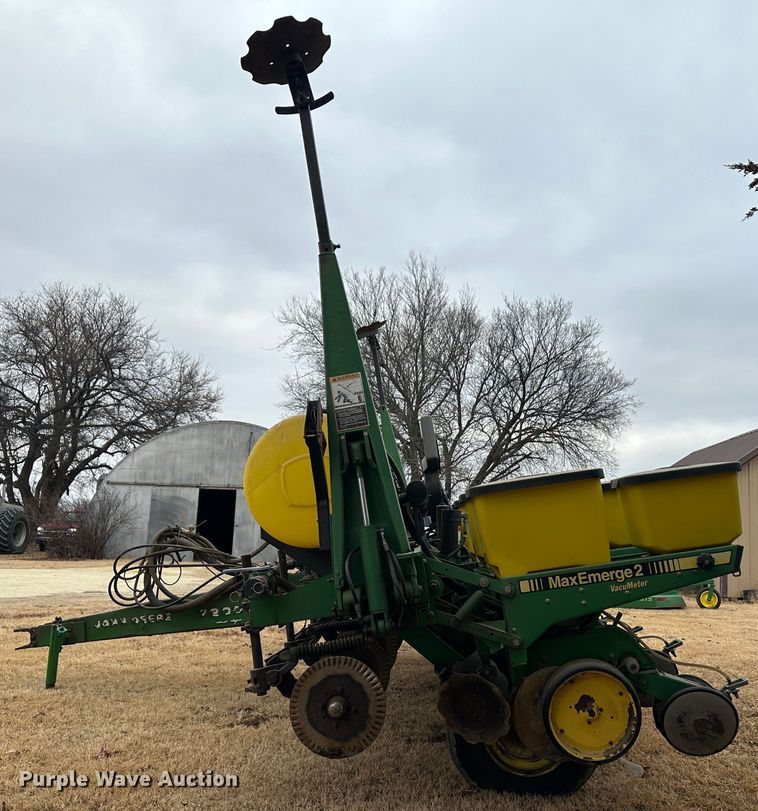 image for item JD9635 John Deere 7200  planter