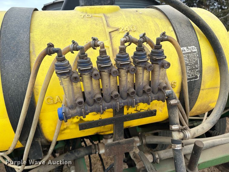 image for item JD9635 John Deere 7200  planter