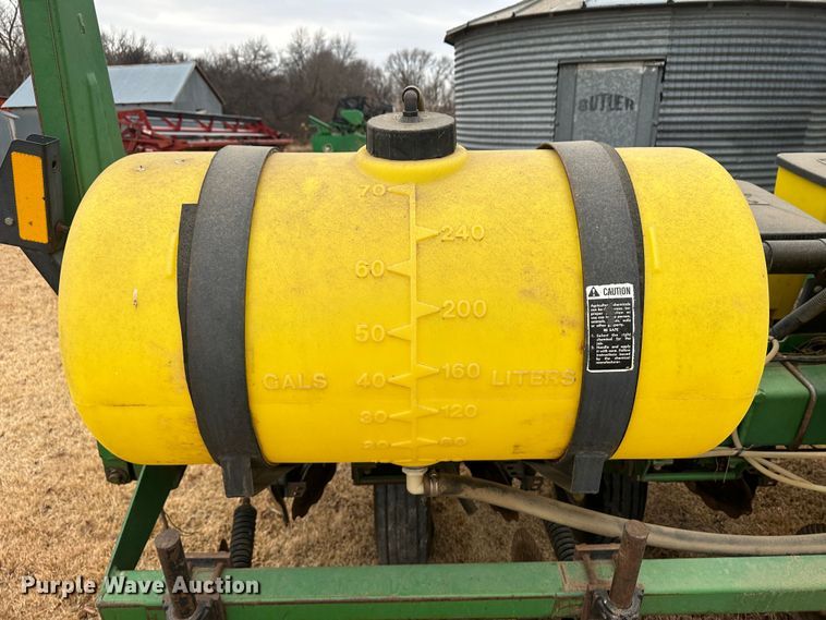 image for item JD9635 John Deere 7200  planter