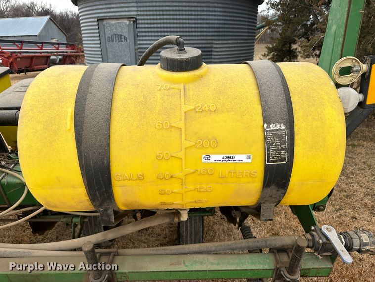 image for item JD9635 John Deere 7200  planter