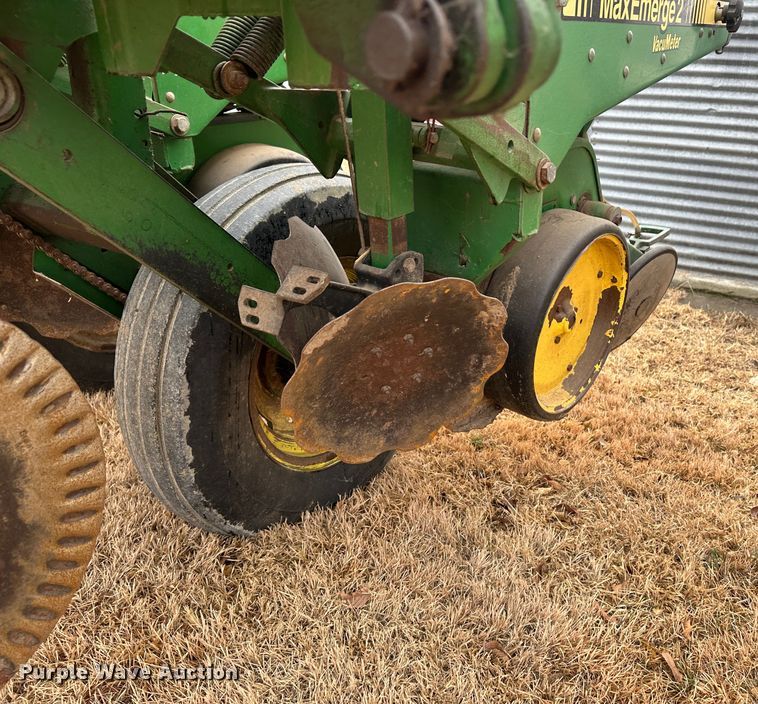 image for item JD9635 John Deere 7200  planter