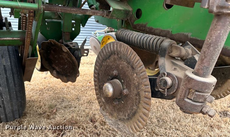 image for item JD9635 John Deere 7200  planter