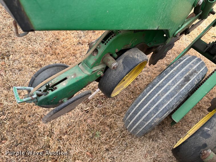 image for item JD9635 John Deere 7200  planter
