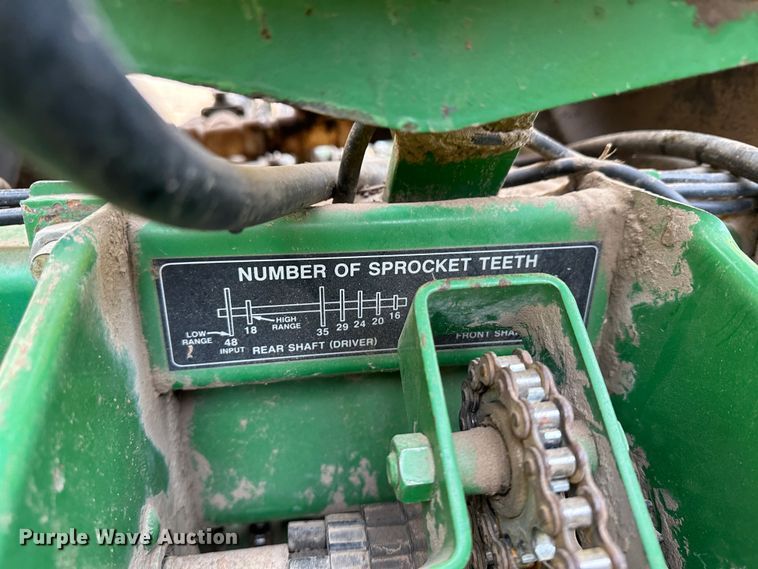 image for item JD9635 John Deere 7200  planter