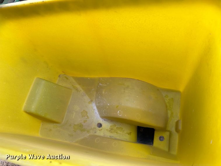 image for item JD9635 John Deere 7200  planter