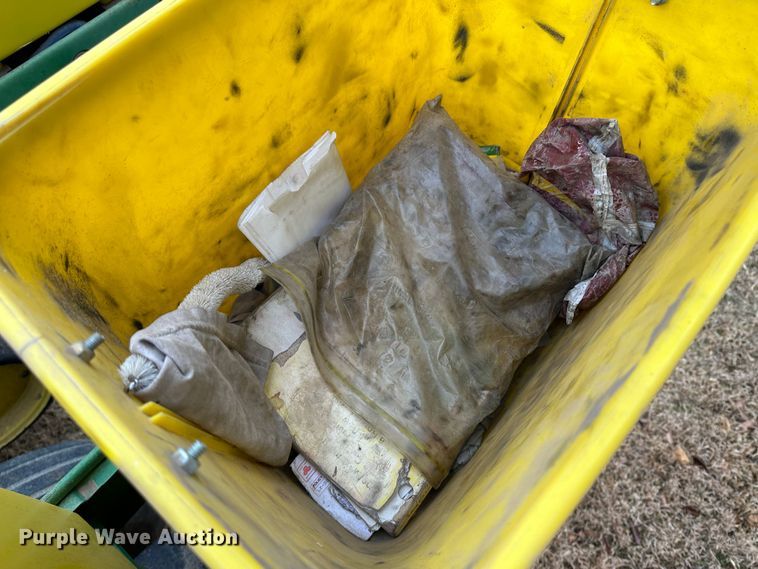 image for item JD9635 John Deere 7200  planter