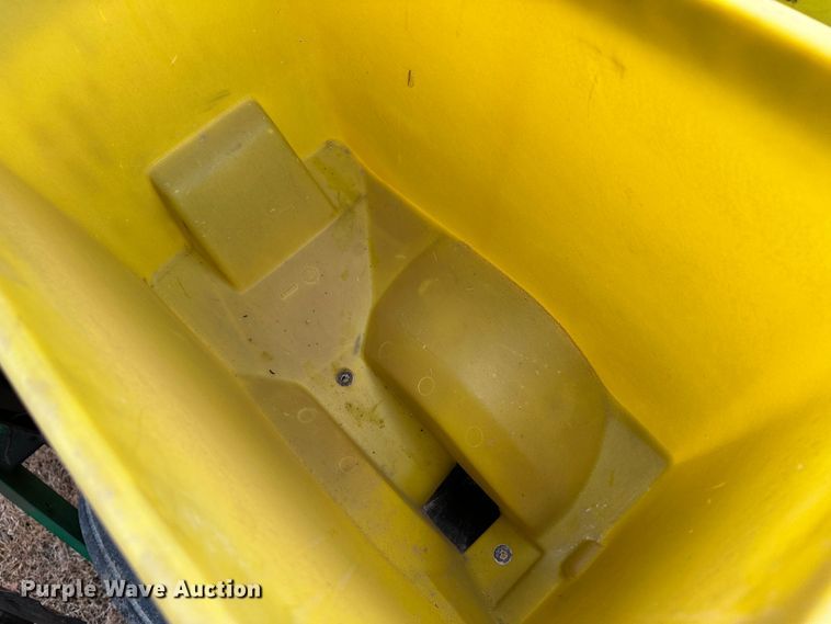 image for item JD9635 John Deere 7200  planter