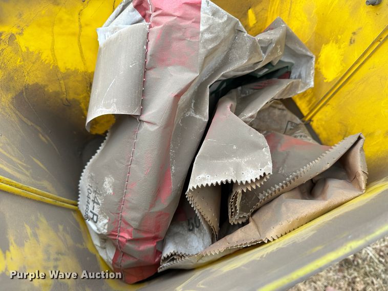 image for item JD9635 John Deere 7200  planter