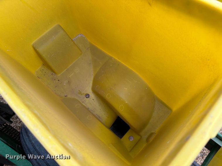 image for item JD9635 John Deere 7200  planter