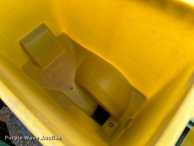 image for item JD9635 John Deere 7200  planter