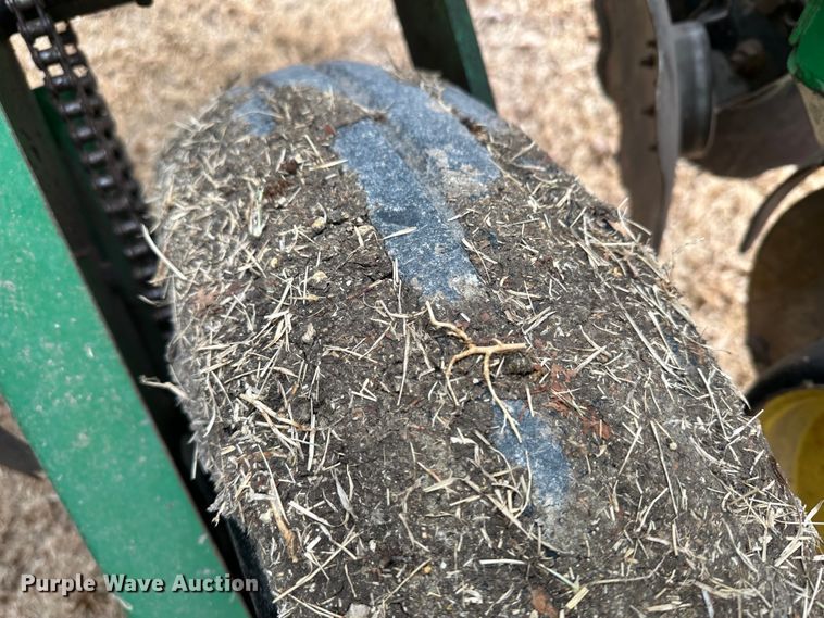 image for item JD9635 John Deere 7200  planter