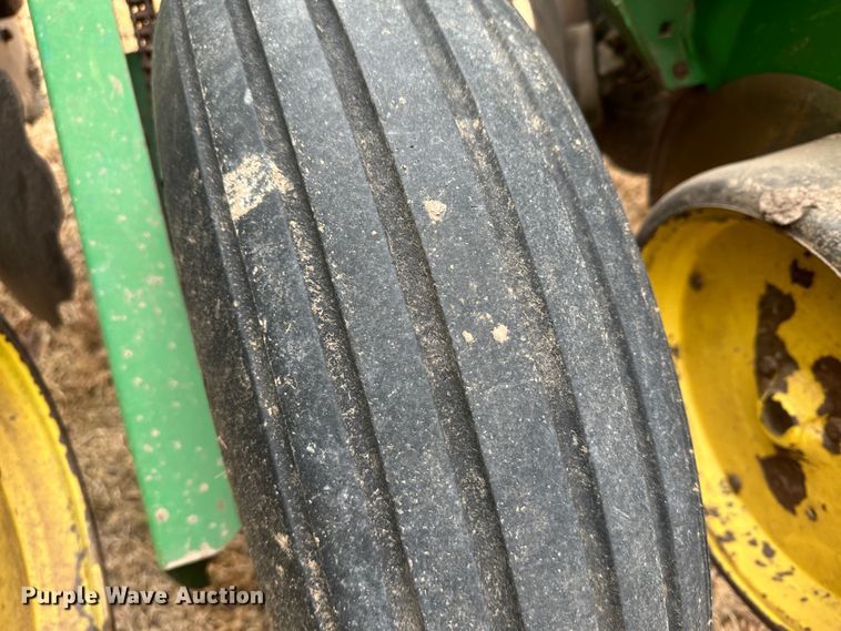 image for item JD9635 John Deere 7200  planter