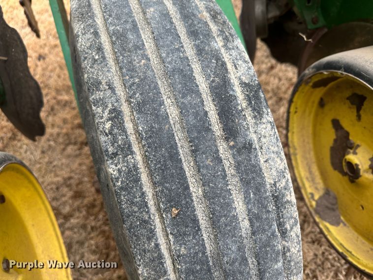 image for item JD9635 John Deere 7200  planter