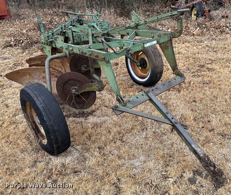 image for item JD9640 John Deere  plow