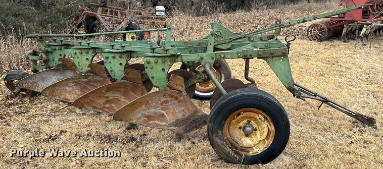 image for item JD9640 John Deere  plow