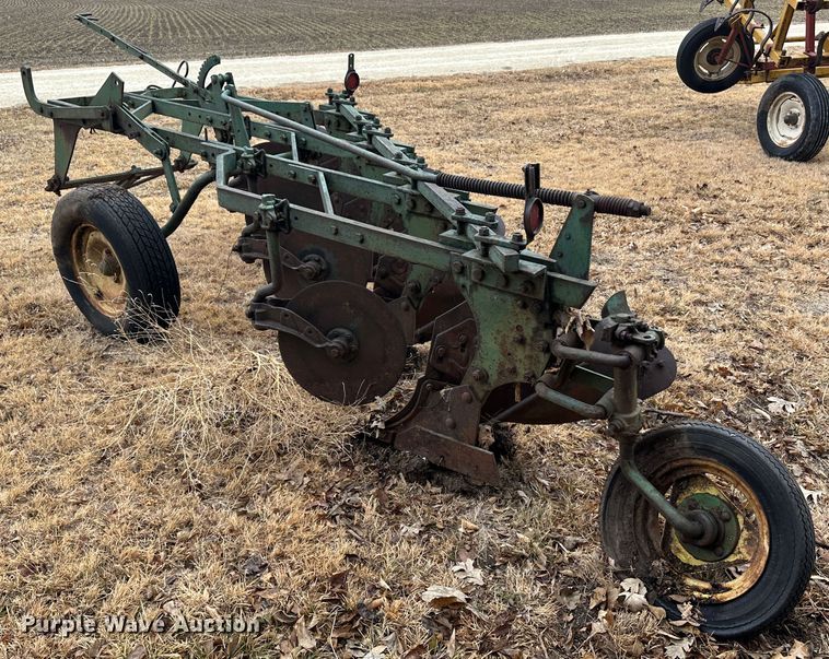 image for item JD9640 John Deere  plow