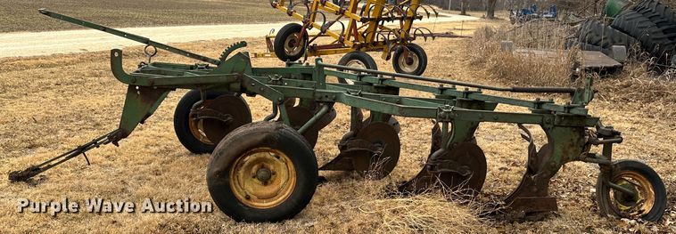 image for item JD9640 John Deere  plow