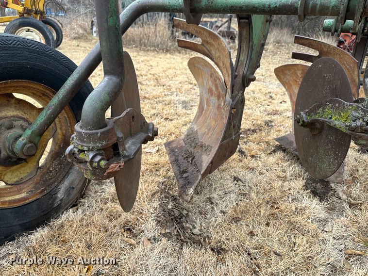 image for item JD9640 John Deere  plow