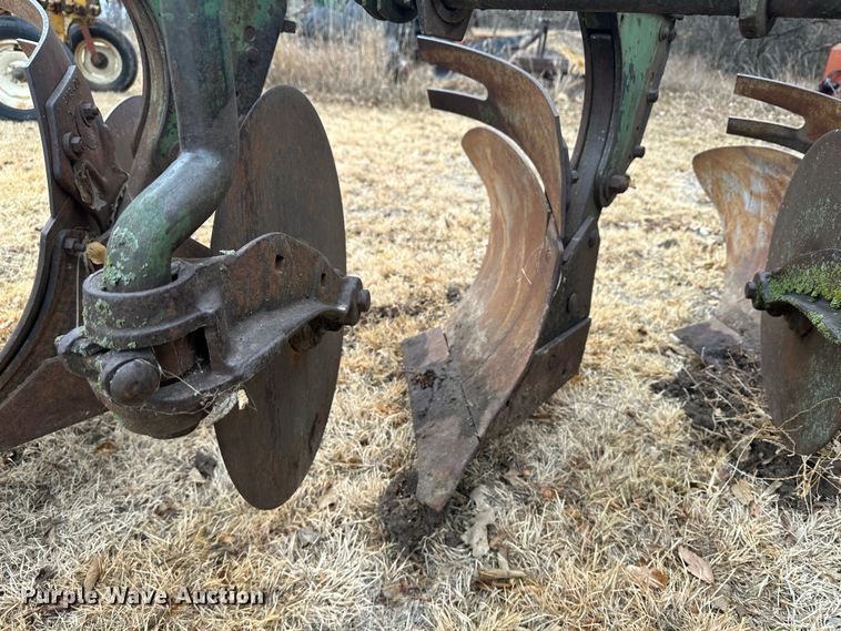 image for item JD9640 John Deere  plow