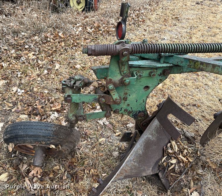 image for item JD9640 John Deere  plow