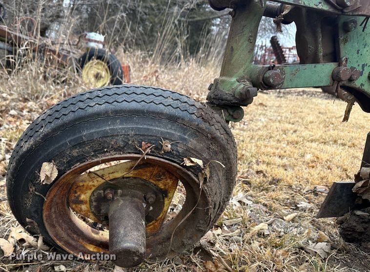 image for item JD9640 John Deere  plow