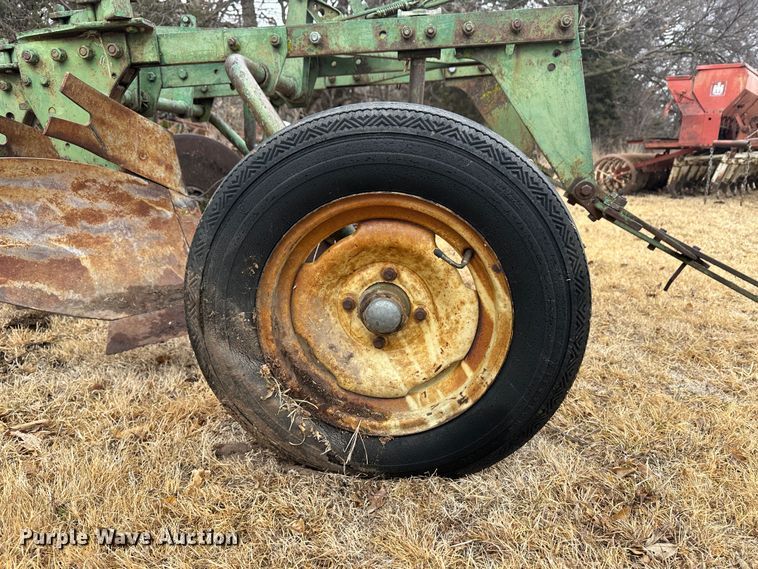 image for item JD9640 John Deere  plow