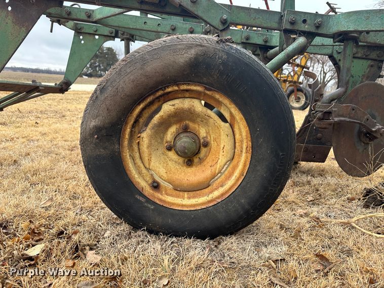 image for item JD9640 John Deere  plow