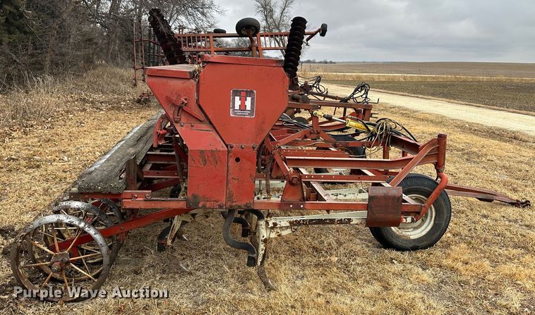 image for item JD9641 International 150  grain drill