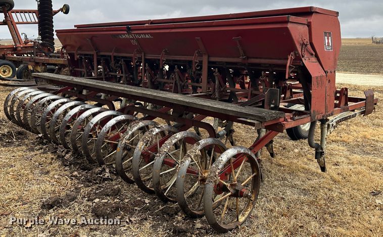 image for item JD9641 International 150  grain drill