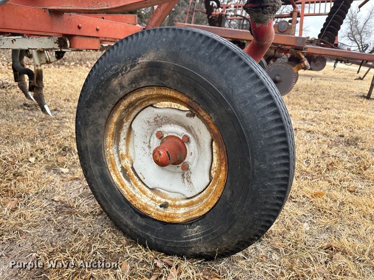 image for item JD9641 International 150  grain drill