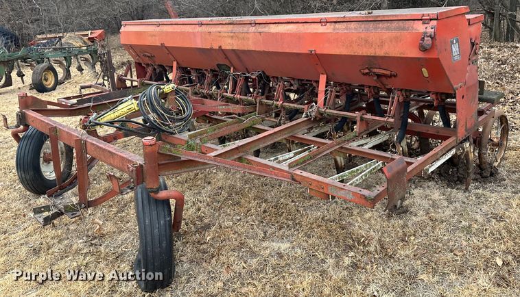 image for item JD9641 International 150  grain drill