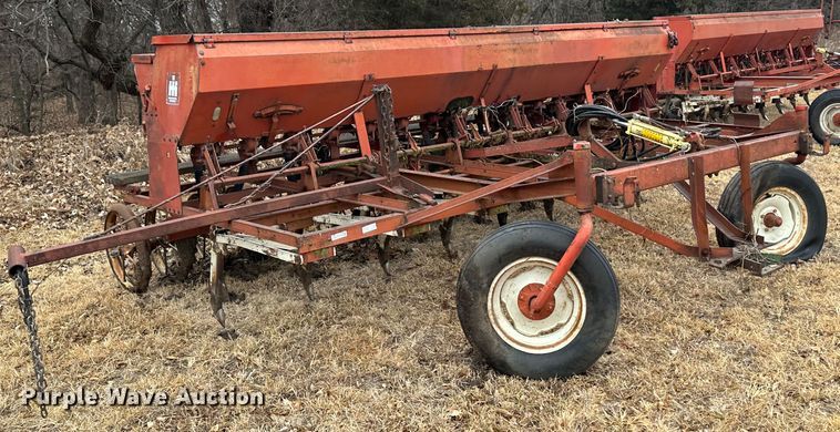 image for item JD9641 International 150  grain drill