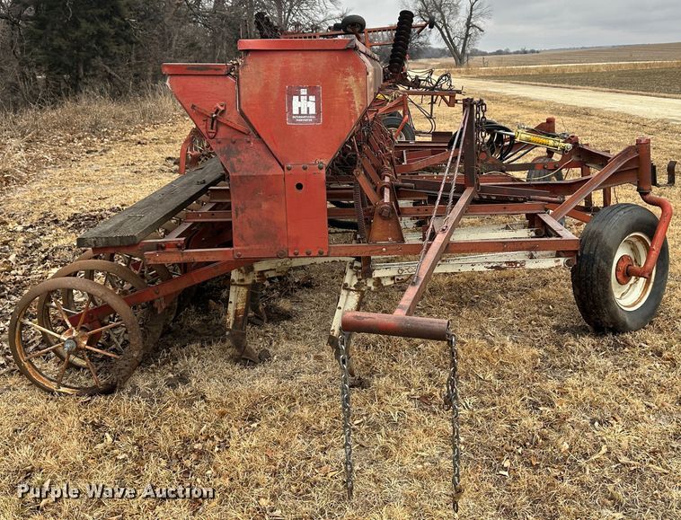 image for item JD9641 International 150  grain drill