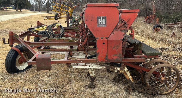 image for item JD9641 International 150  grain drill