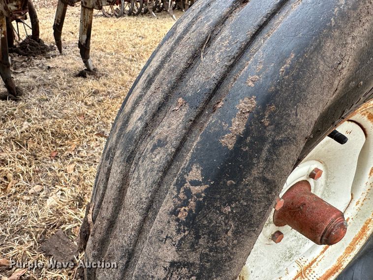 image for item JD9641 International 150  grain drill