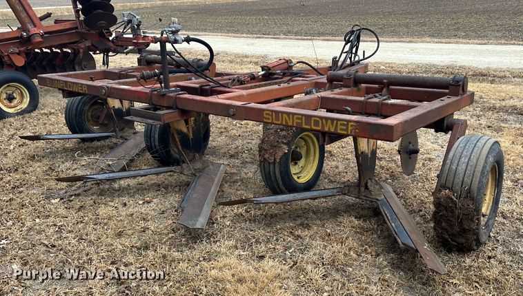image for item JD9642 Sunflower H-14  sweep plow
