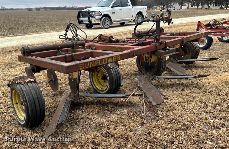 image for item JD9642 Sunflower H-14  sweep plow