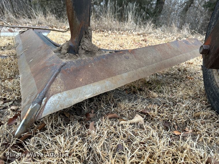 image for item JD9642 Sunflower H-14  sweep plow