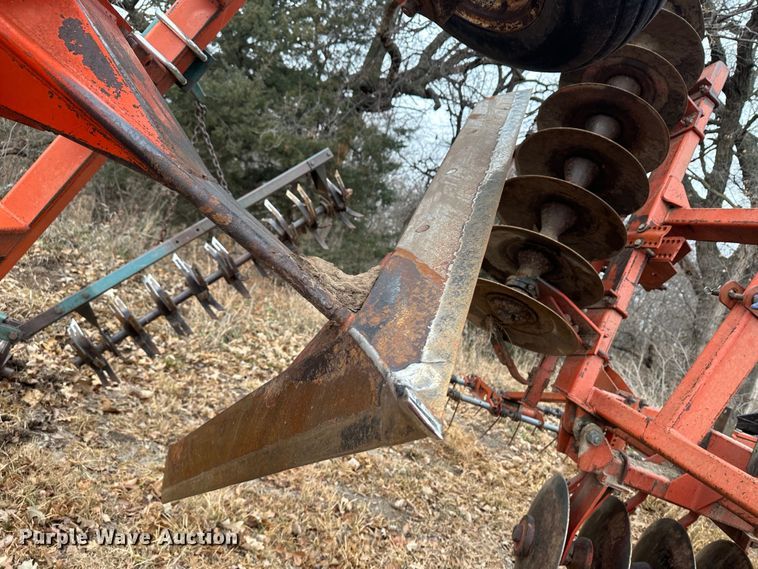 image for item JD9646 Richardson  sweep plow