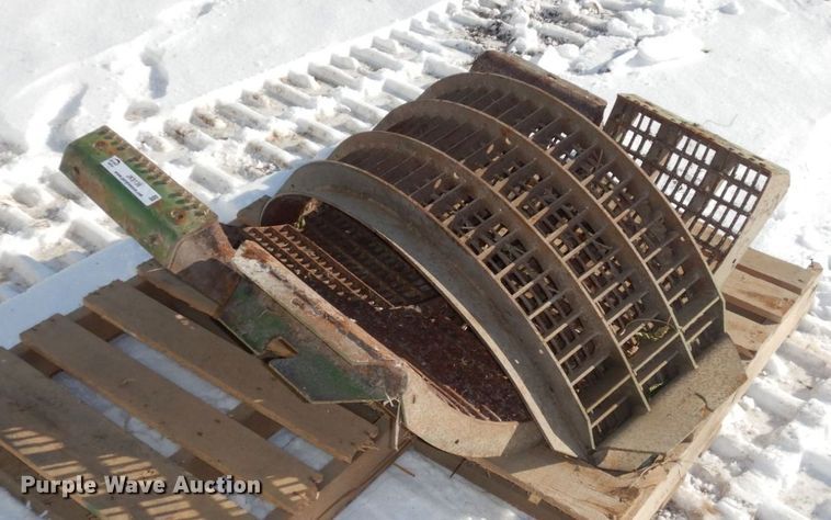 image for item JK9136 John Deere  small wire concaves