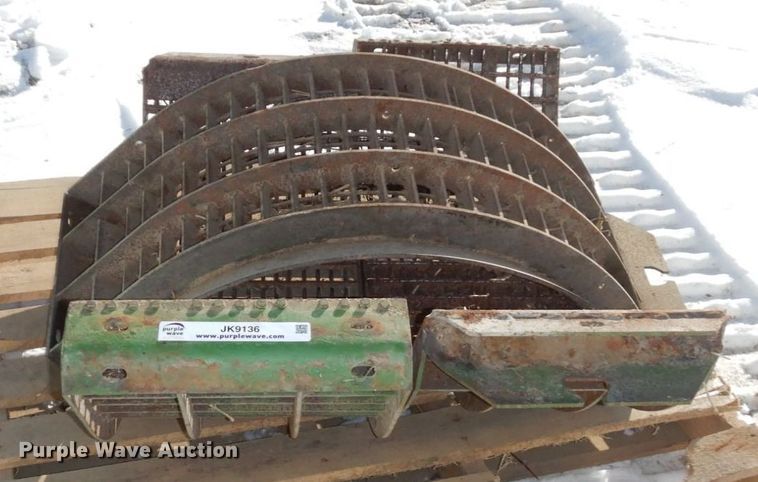 image for item JK9136 John Deere  small wire concaves